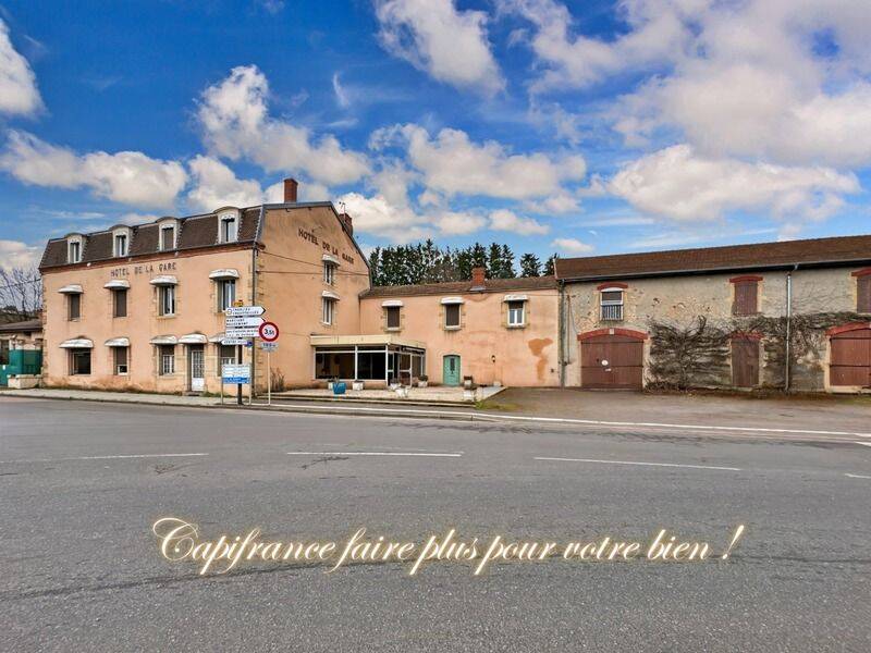 Maison 13 pièces 530 m² · à La Clayette · 530 m² · 249 000 €