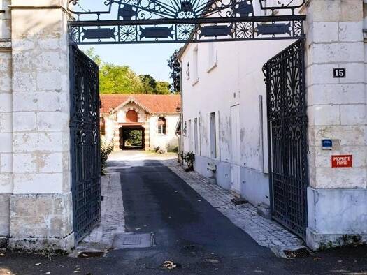 Maison à vendre 772 500 € 20 pièces 531 m² 2 453 m² de terrain Jonzac 17500