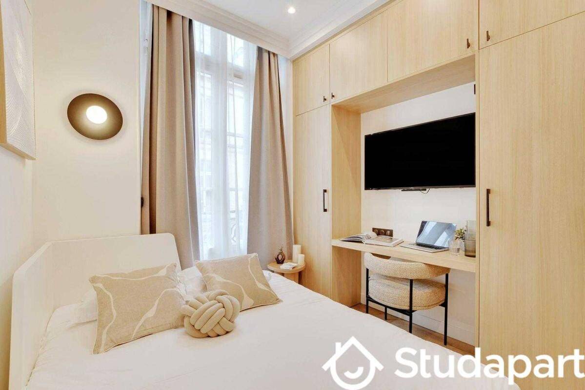 Appartement 1 pièce 12 m² · à Paris 1er Arrondissement · 12 m² · 1 680 €/mois