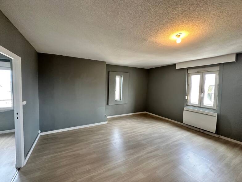 Appartement à louer 500 € 2 pièces 1 chambre 53 m² Sous le toit, Étage 3/3 Centre Ville Paimpol 22500