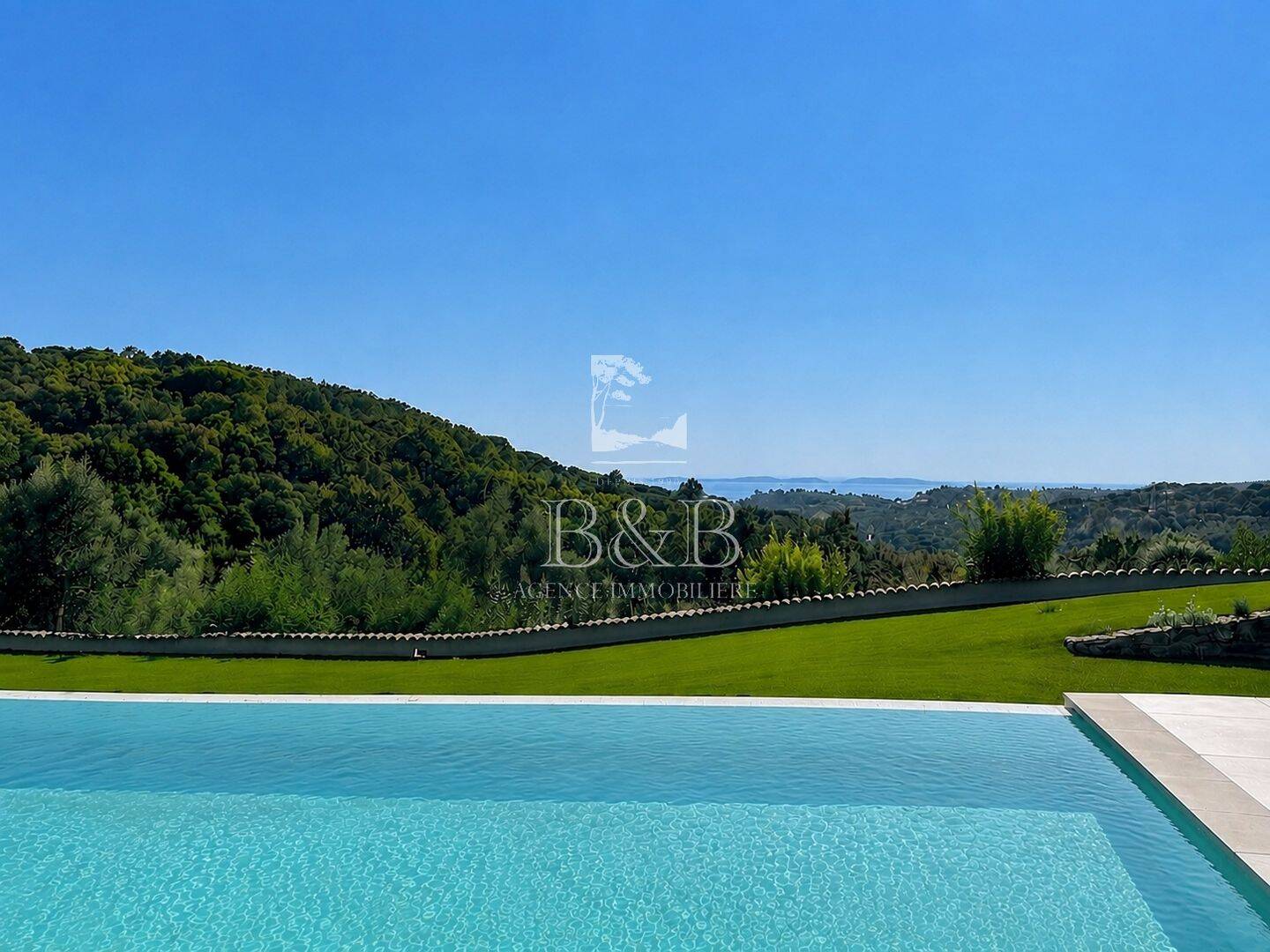 Maison 12 pièces 374 m² · à La Croix-Valmer · 374 m² · 9 800 000 €