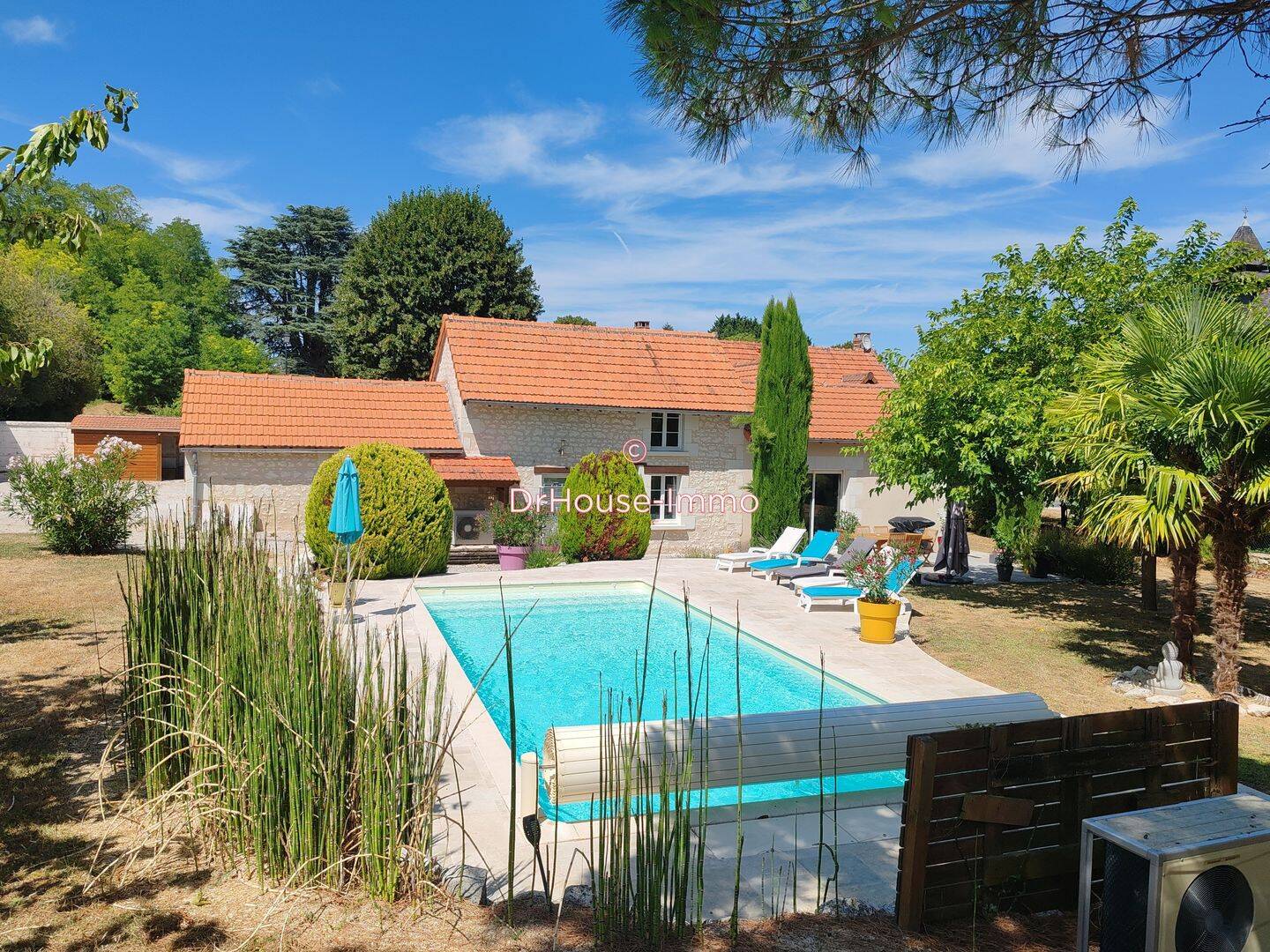 Maison 8 pièces 211 m² · à Antogny-le-Tillac · 210,6 m² · 354 000 €