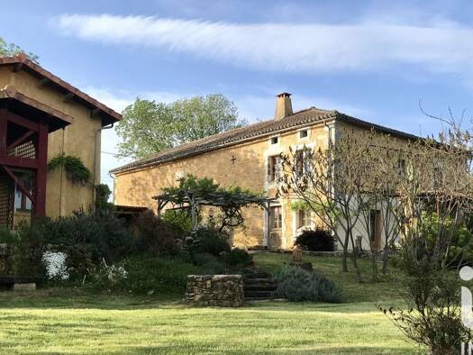 Demeure à vendre 630 000 € 11 pièces 7 chambres 470 m² 65 887 m² de terrain Bussière-Badil 24360