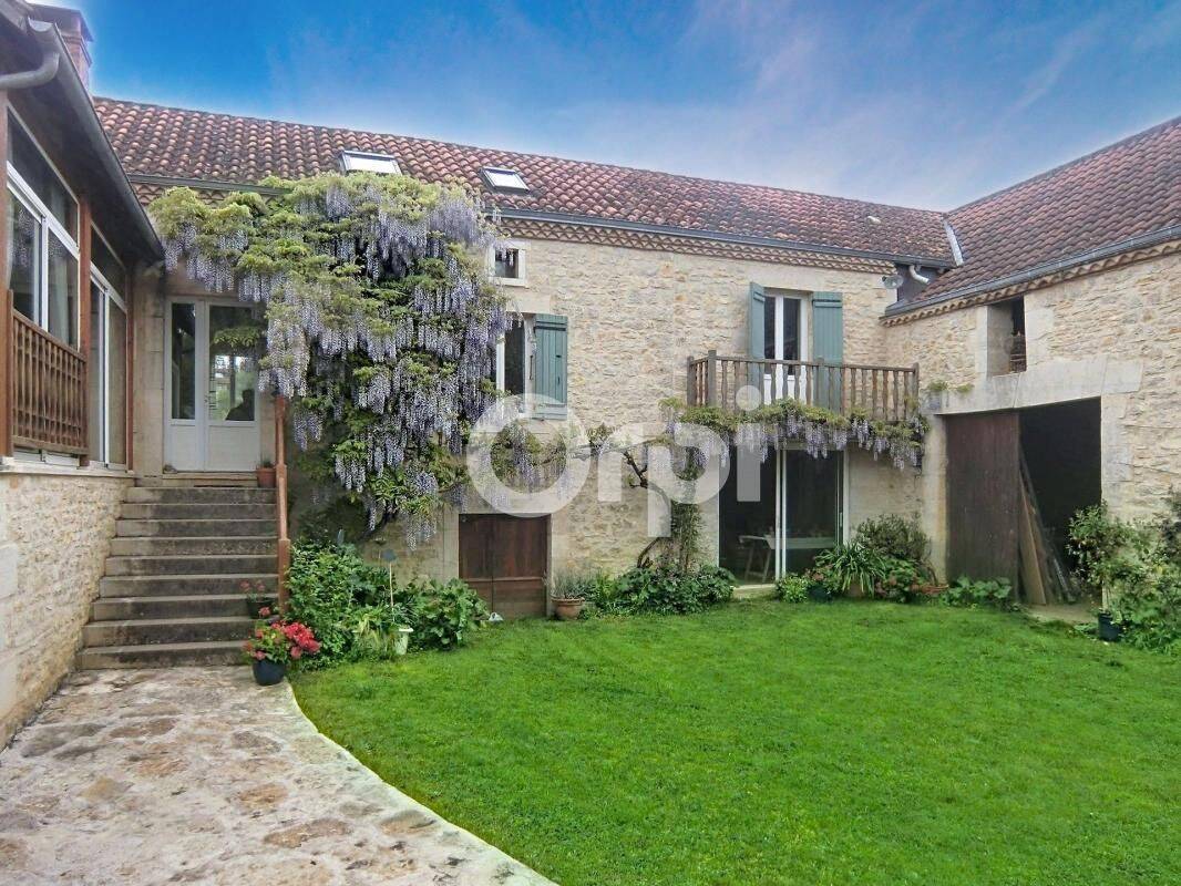 Maison 5 pièces 235 m² · à Cubjac-Auvézère-Val d'Ans · 235 m² · 352 940 €