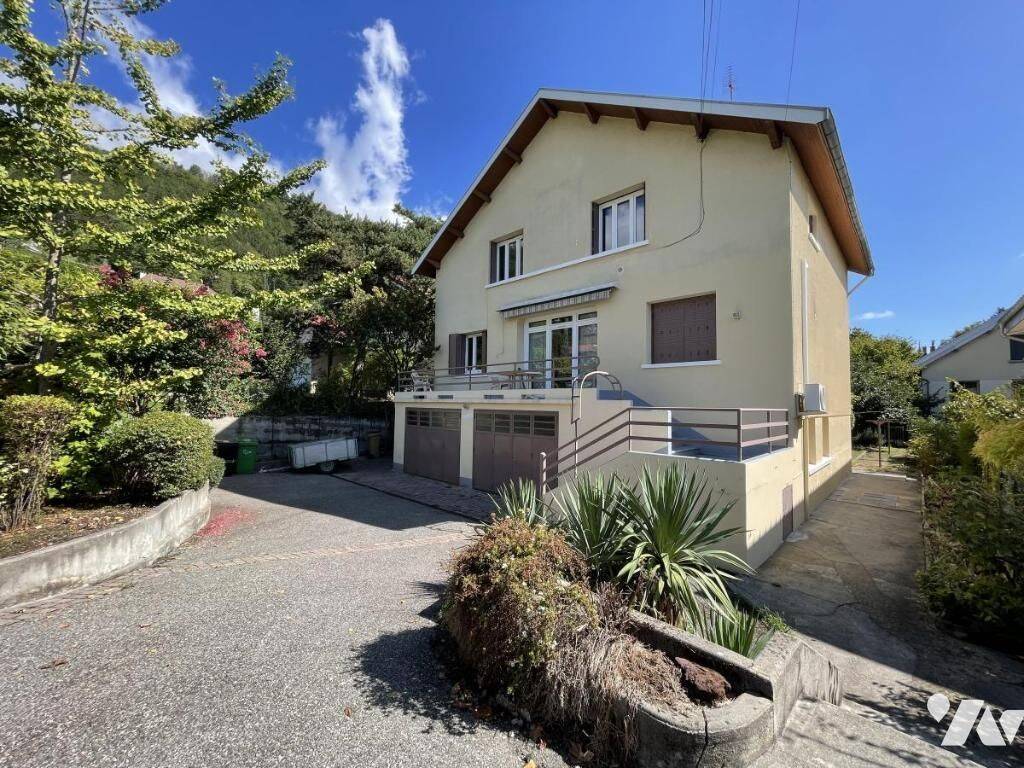 Maison 8 pièces 204 m² · à Corenc · 204 m² · 621 000 €