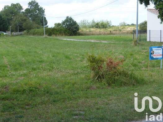 Terrain constructible à vendre 29 500 € 1 810 m² de terrain Braud-et-Saint-Louis 33820