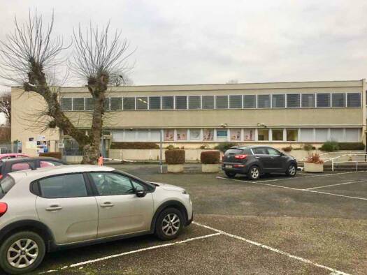 Espace bureau à louer 9 897 € 819 m² de bureaux divisible de 38 m² à 819 m² Bon Secours Senlis 60300