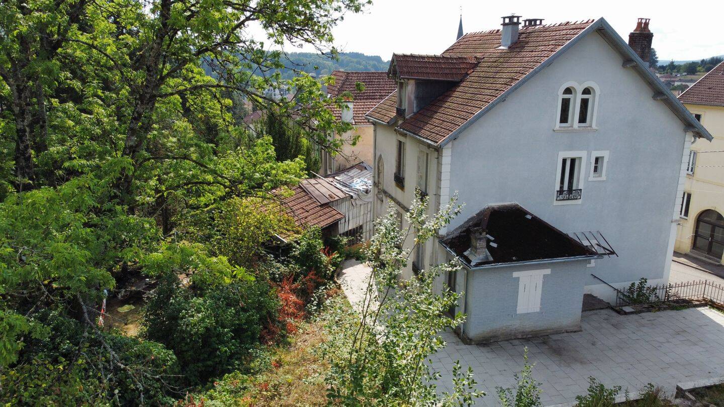 Maison 9 pièces 185 m² · à La Vôge-les-Bains · 185 m² · 159 600 €