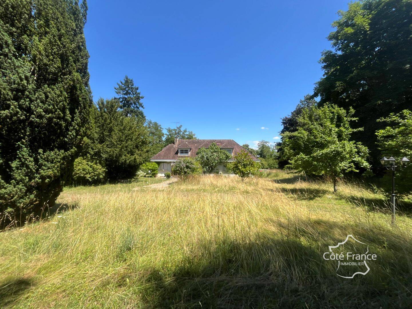 Maison 8 pièces 237 m² · à Clamecy · 236,7 m² · 296 000 €