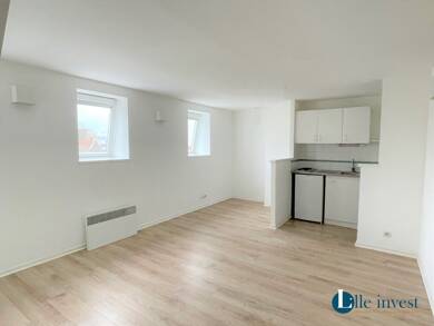 Duplex à louer 730 € 2 pièces 1 chambre 32 m² Sous le toit, Étage 3/3 Centre Lille 59000