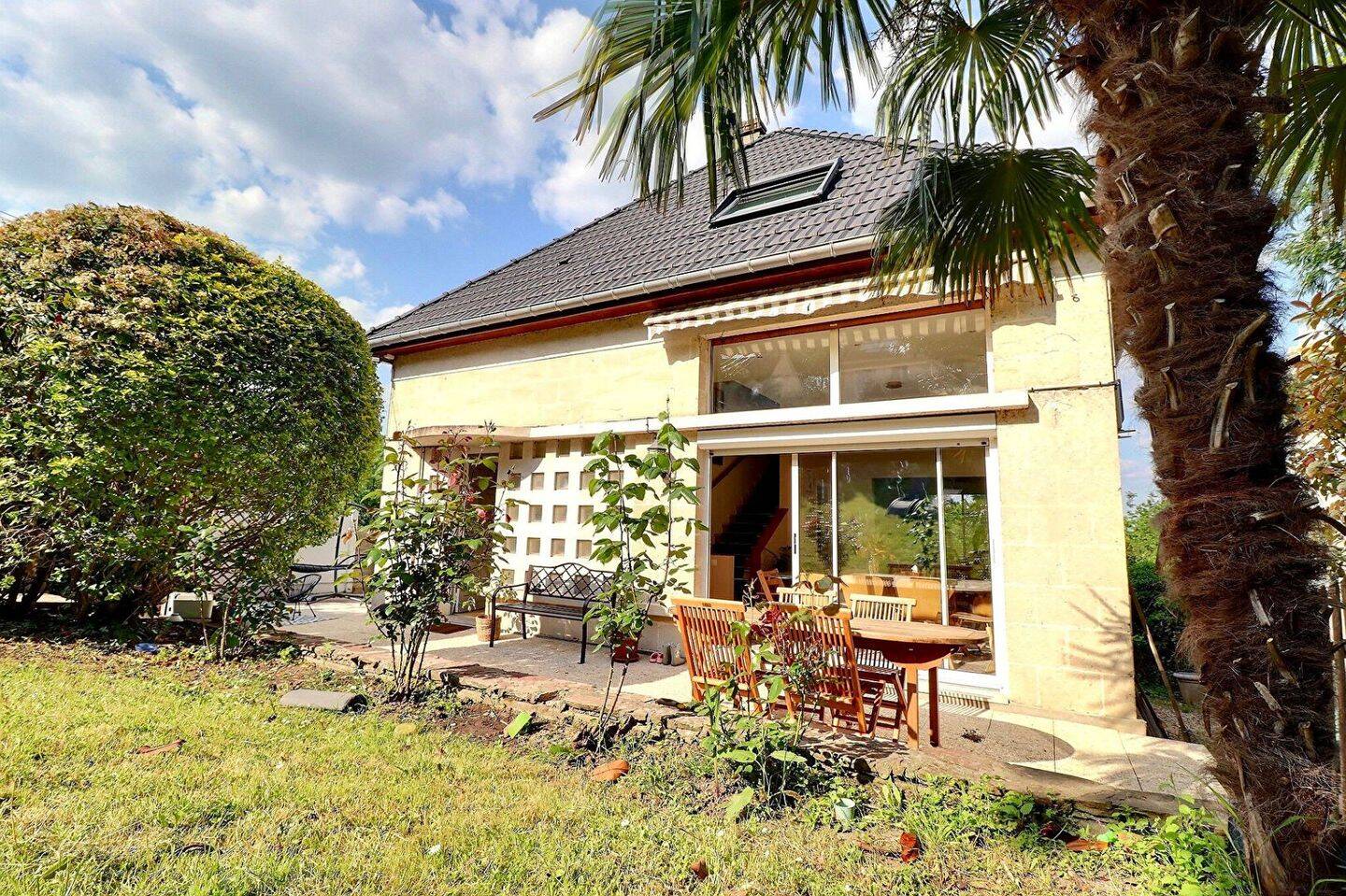 Maison 8 pièces 198 m² · à Le Port-Marly · 197,7 m² · 4 000 €/mois