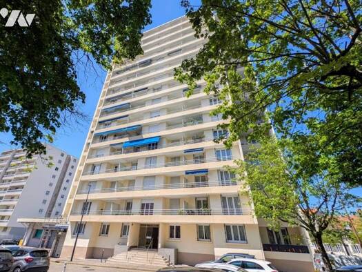 Appartement à vendre 74 200 € 2 pièces 1 chambre 53 m² RDC Cusset 03300