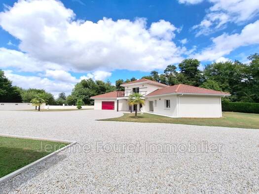 Maison à vendre 418 000 € 5 pièces 3 chambres 250 m² 3 583 m² de terrain Tulle 19000