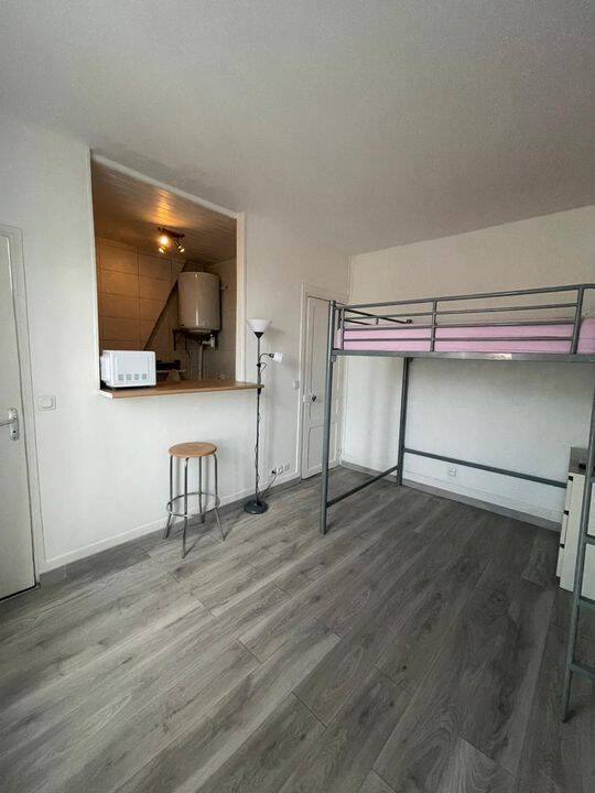 Appartement 1 pièce 18 m² · à Issy-les-Moulineaux · 18 m² · 850 €/mois