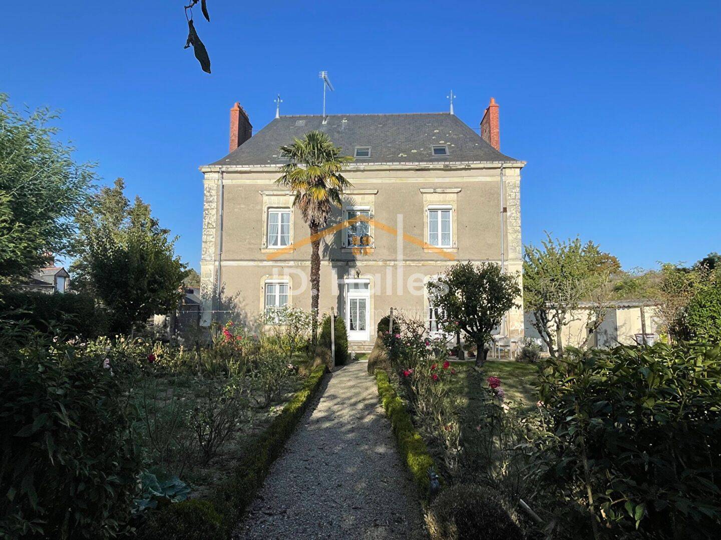 Maison 8 pièces 226 m² · à Renazé · 226 m² · 219 000 €