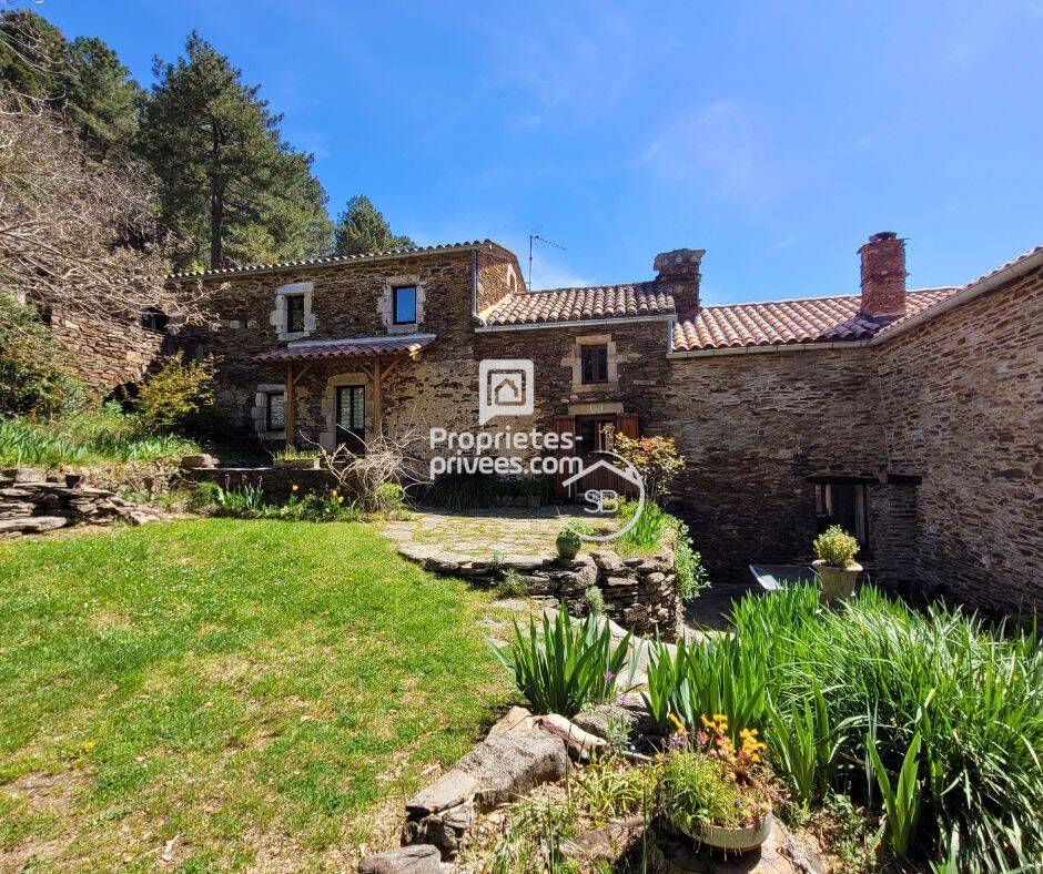 Maison 8 pièces 215 m² · à Les Vans · 215 m² · 411 000 €
