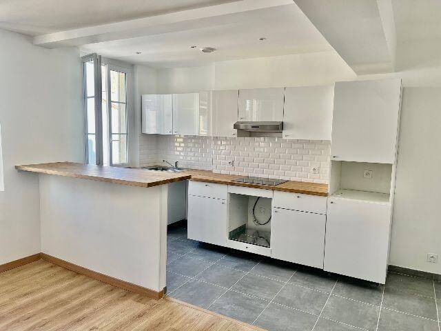 Appartement 3 pièces 64 m² · à Marseille 1er Arrondissement · 63,6 m² · 915 €