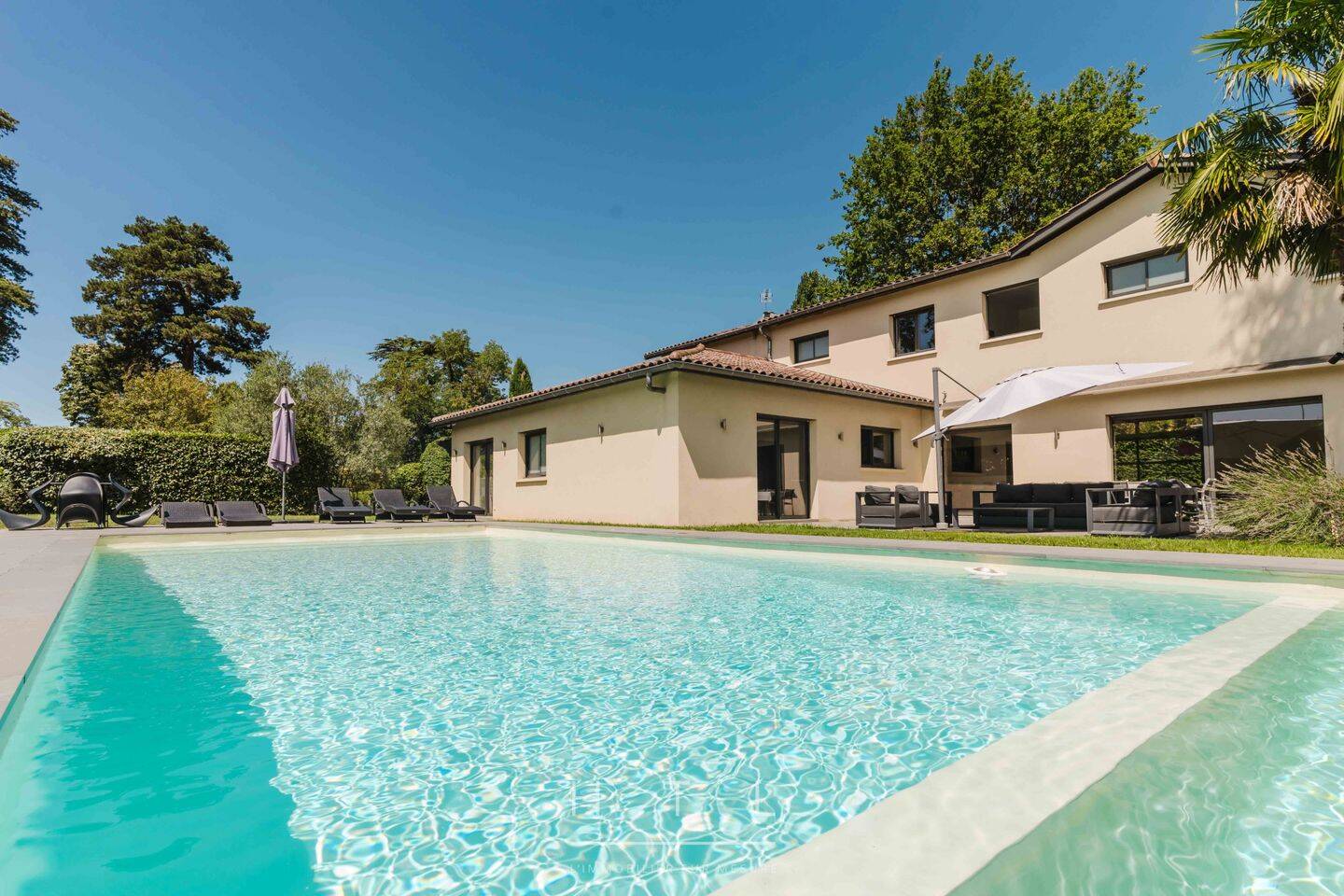 Maison 8 pièces 420 m² · à Écully · 420 m² · 1 260 000 €