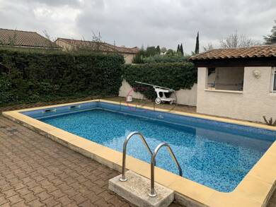 Maison à louer 1 899 € 5 pièces 3 chambres 89 m² 729 m² de terrain Noyau Villageois-Zone Urbaine Velaux 13880