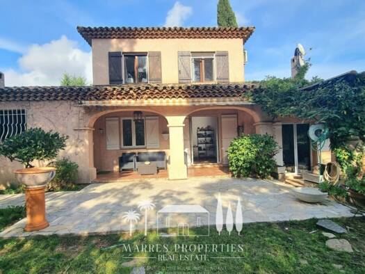 Maison à vendre 837 000 € 3 pièces 2 chambres 147 m² 690 m² de terrain Gassin 83580