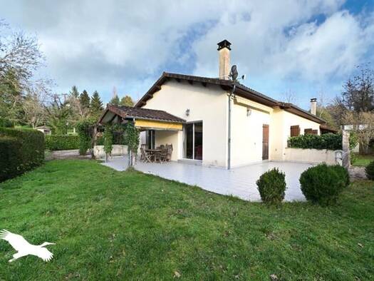 Maison de plain-pied à vendre 159 000 € 5 pièces 4 chambres 119 m² 1 076 m² de terrain Écuras 16220