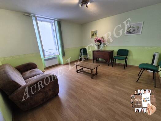 Maison de ville à vendre 108 500 € 7 pièces 3 chambres 148 m² 218 m² de terrain Le Blanc 36300