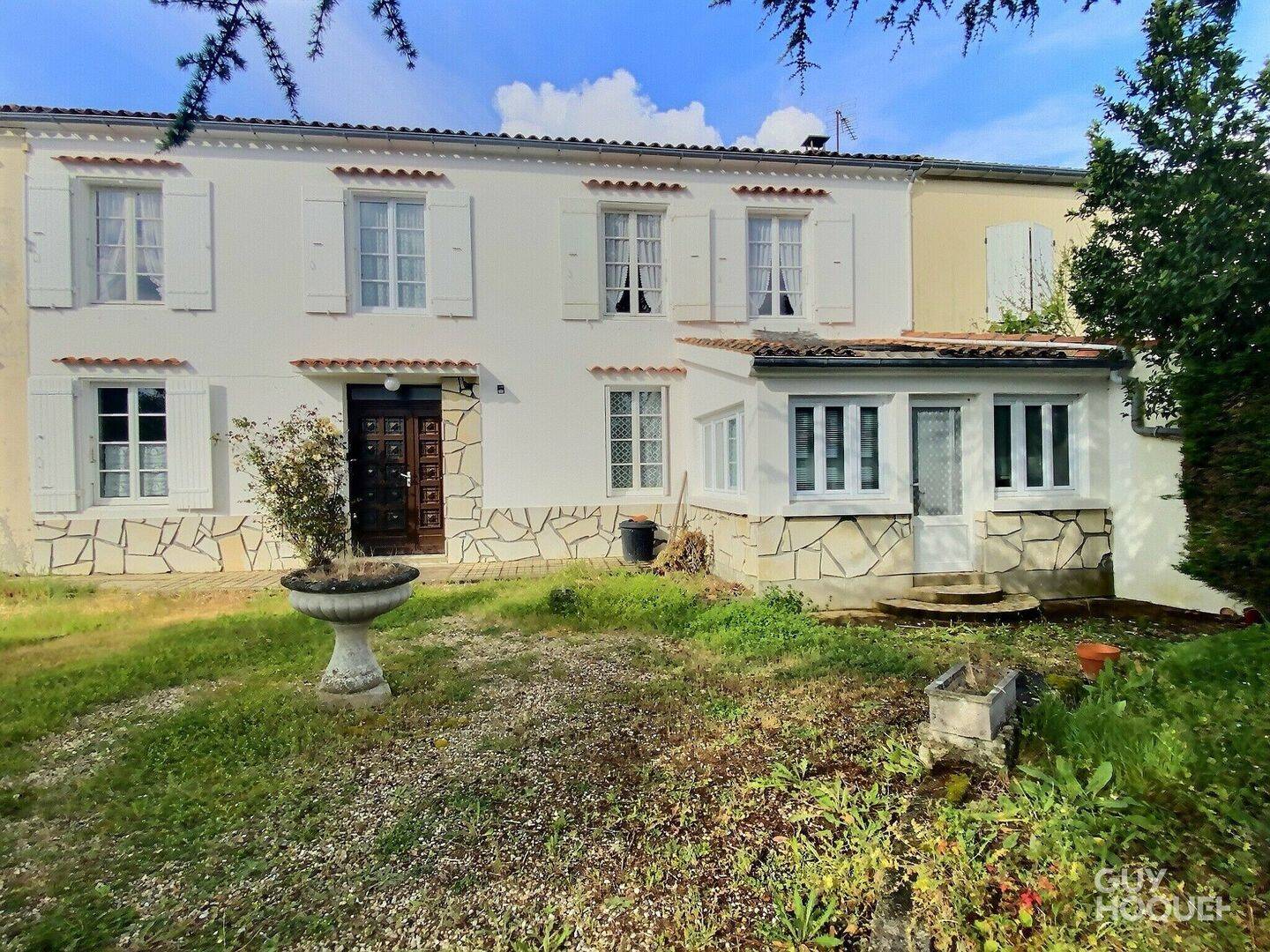 Maison 5 pièces 119 m² · à Genouillé · 119 m² · 192 000 €