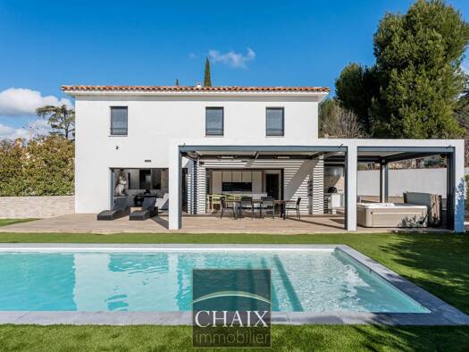 Villa à vendre 1 080 000 € 4 pièces 3 chambres 147,6 m² 950 m² de terrain Ouest-La Plaine Gémenos 13420