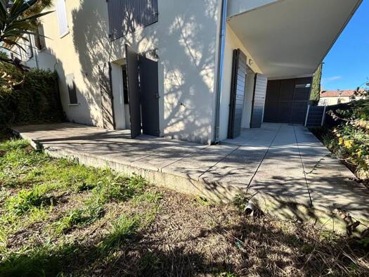 Appartement à vendre 230 000 € 3 pièces 2 chambres 54 m² RDC Barbentane 13570