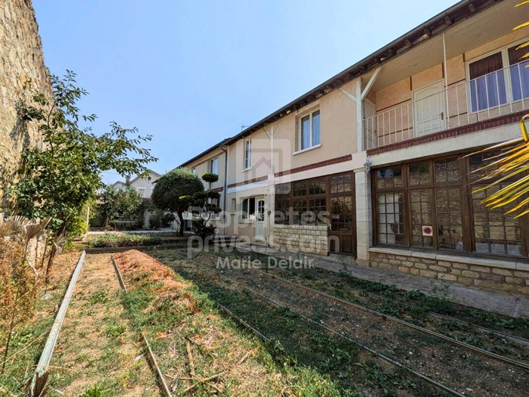 Maison 14 pièces 446 m² · à La Charité-sur-Loire · 446 m² · 199 900 €