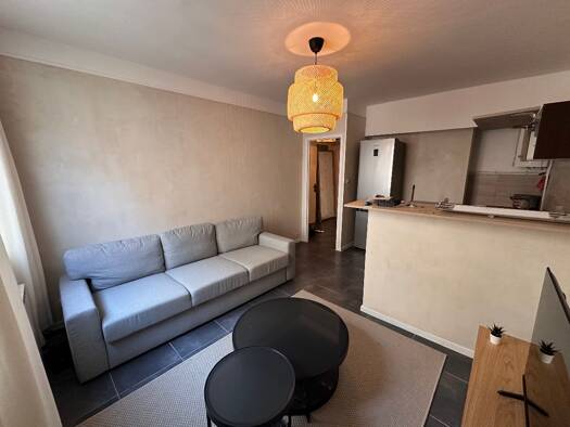 Appartement à louer 770 € 2 pièces 1 chambre 39 m² Étage 2/5 Puget-Théâtre Toulon 83000