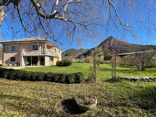 Maison à vendre 299 000 € 6 pièces 4 chambres 148 m² 1 510 m² de terrain Veynes 05400