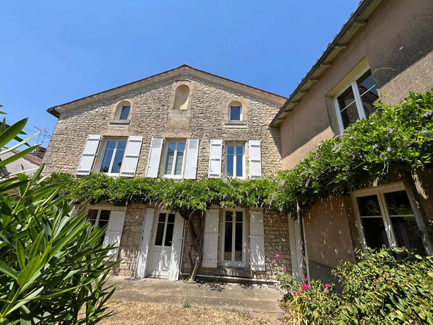 Maison 8 pièces 180 m² · à Fontenay-le-Comte · 180 m² · 243 800 €
