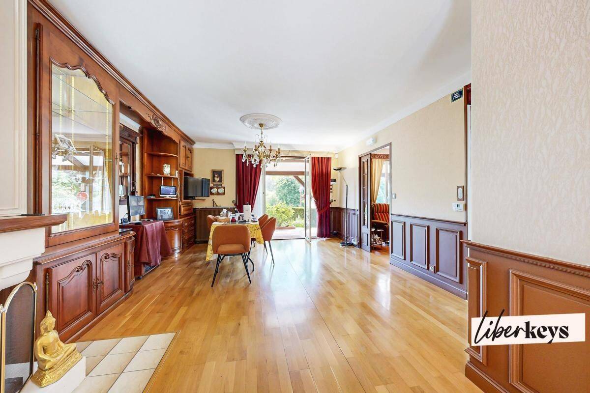 Maison 8 pièces 215 m² · à Ézy-sur-Eure · 215 m² · 439 000 €