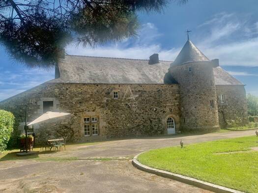 Demeure à vendre 726 600 € 15 pièces 6 chambres 440 m² 46 200 m² de terrain Yffiniac 22120