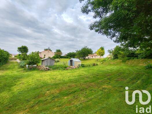 Terrain constructible à vendre 47 000 € 1 090 m² de terrain Chemillé-en-Anjou 49670