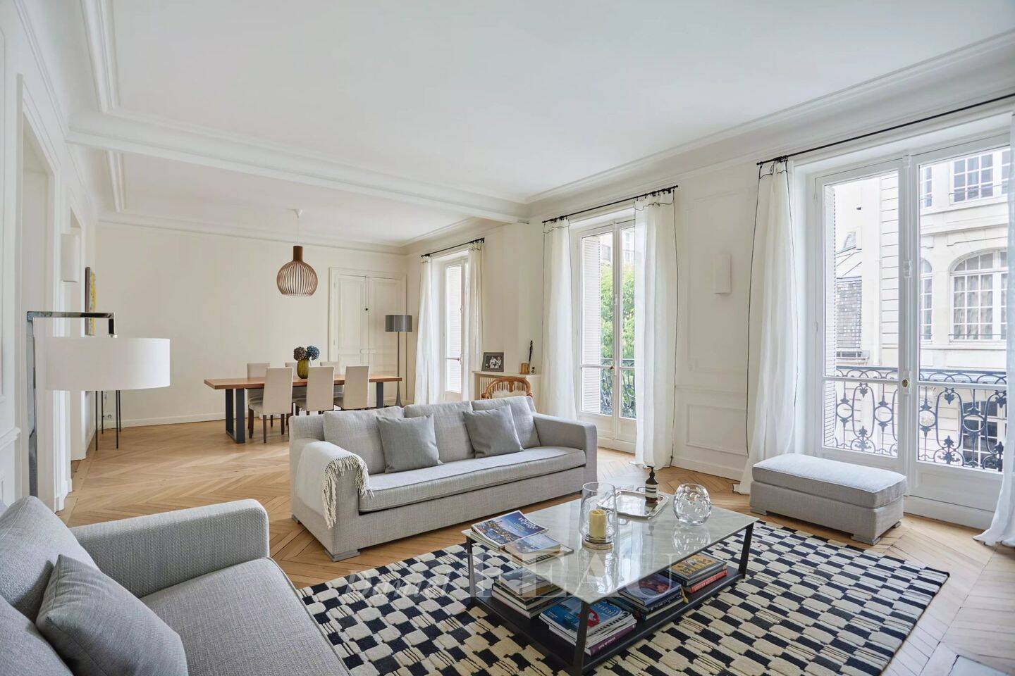 Appartement 7 pièces 232 m² · à Paris 16ème Arrondissement · 232 m² · 12 000 €