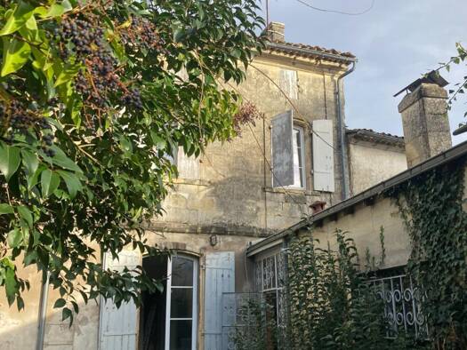 Maison à vendre 367 500 € 6 pièces 4 chambres 154 m² 387 m² de terrain Nord Ouest Saint-André-de-Cubzac 33240