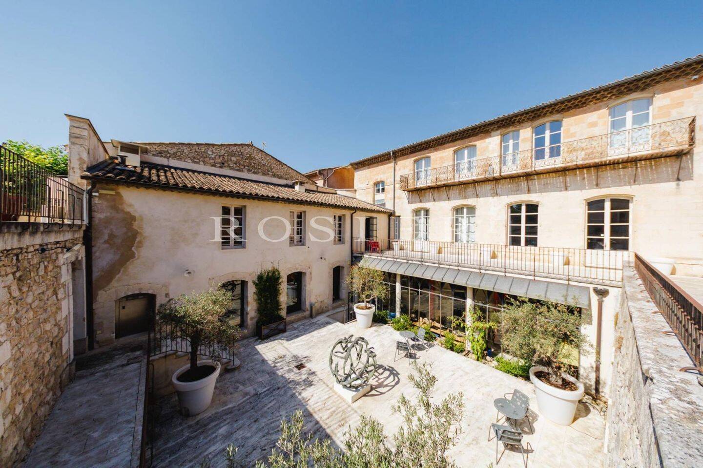 Maison 21 pièces 1000 m² · à Apt · 1 000 m² · 2 300 000 €