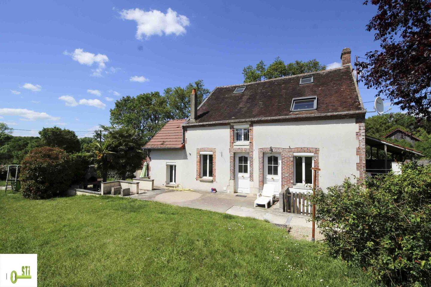 Maison 7 pièces 153 m² · à Sainte-Geneviève-des-Bois · 152,9 m² · 168 000 €