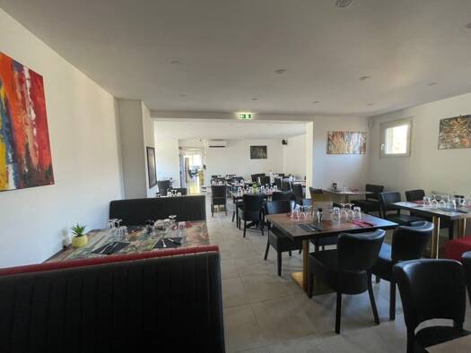 Restaurant à vendre Fonds de commerce 286 000 € 140 m² d'espace de restauration Ouest Peymeinade 06530