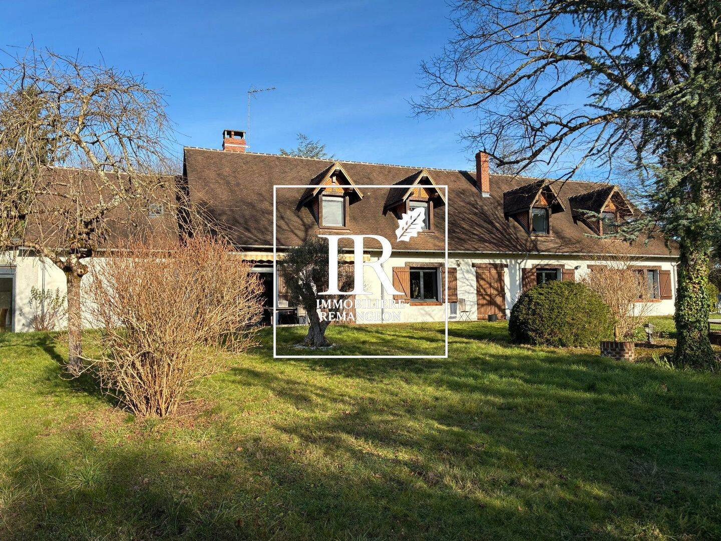 Maison 10 pièces 357 m² · à Lamotte-Beuvron · 357 m² · 742 000 €