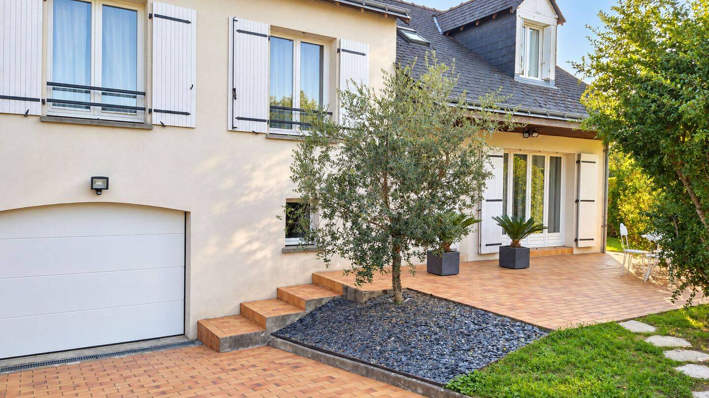 Maison 5 pièces 137 m² · à La Riche · 136,5 m² · 381 600 €