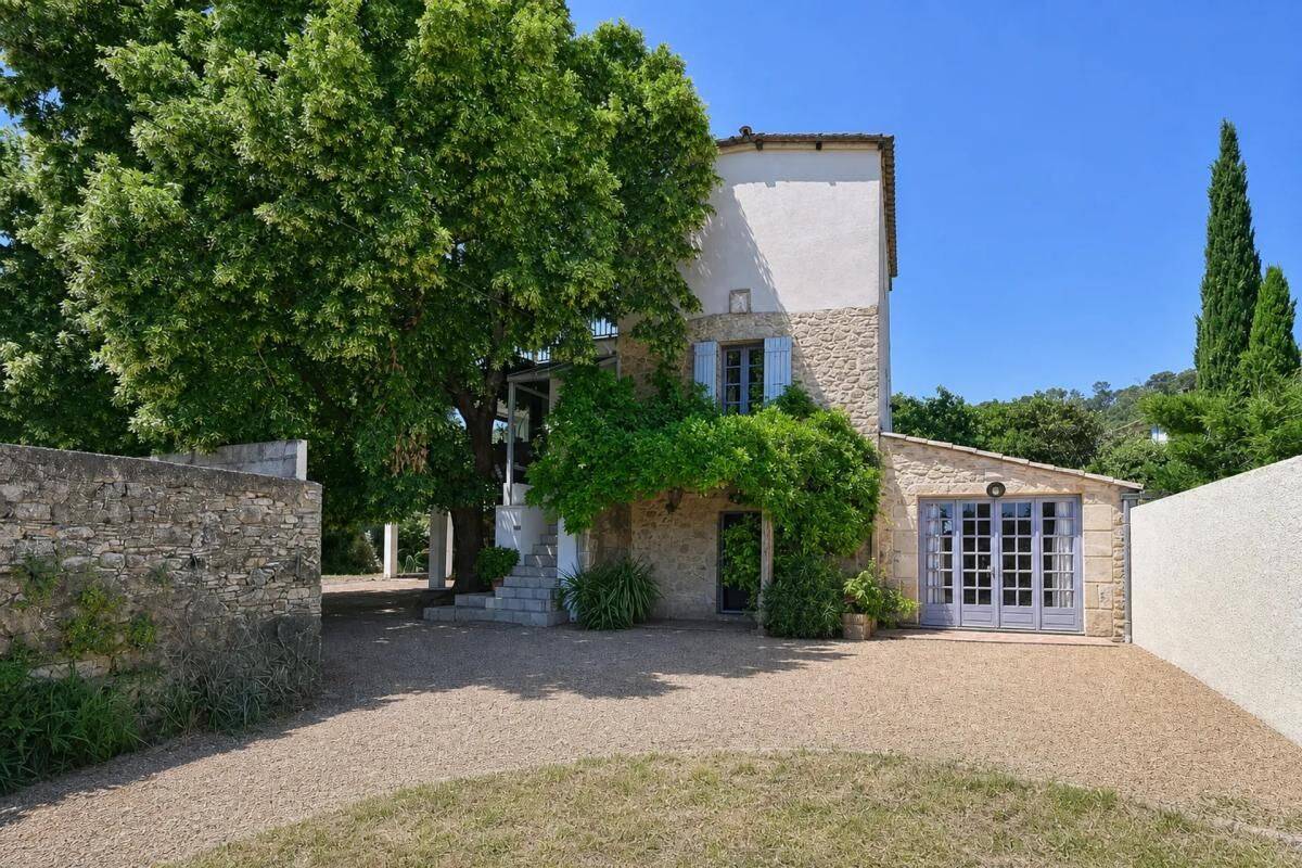 Maison 7 pièces 171 m² · à Bagnols-sur-Cèze · 171 m² · 335 000 €