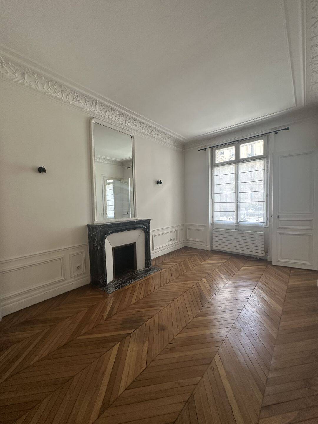 Appartement 2 pièces 43 m² · à Paris 8ème Arrondissement · 43,3 m² · 1 709 €