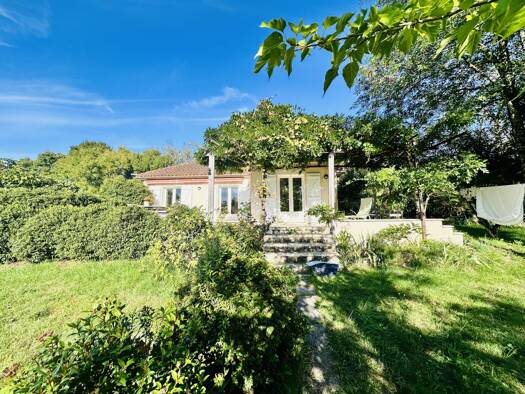 Maison de plain-pied à vendre 336 000 € 7 pièces 5 chambres 184 m² 13 635 m² de terrain Cabrerets 46330