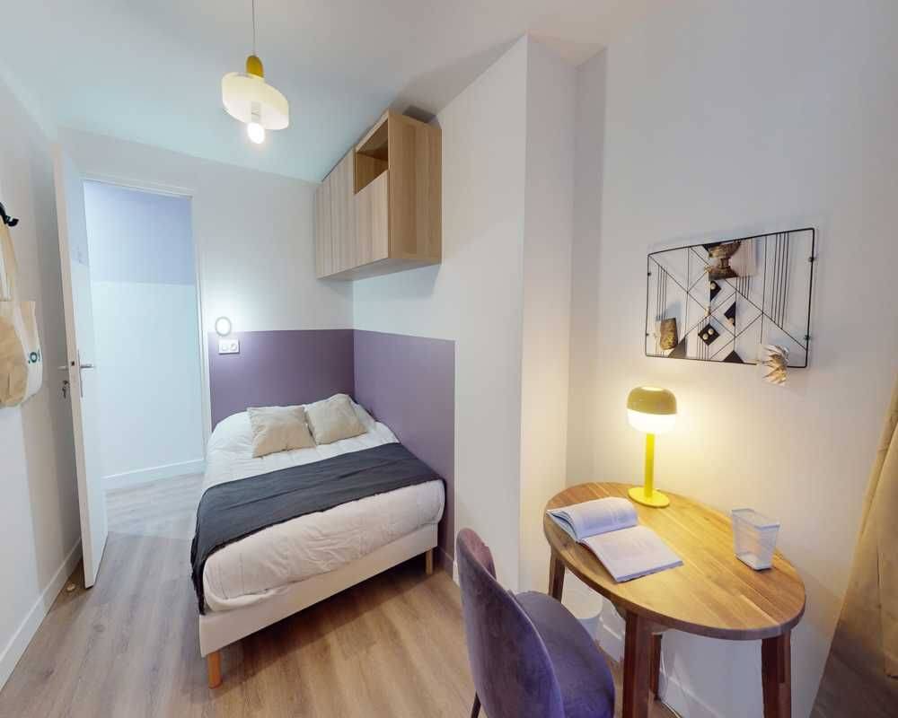 Appartement 7 pièces 130 m² · à Paris 10ème Arrondissement · 130 m² · 1 160 €
