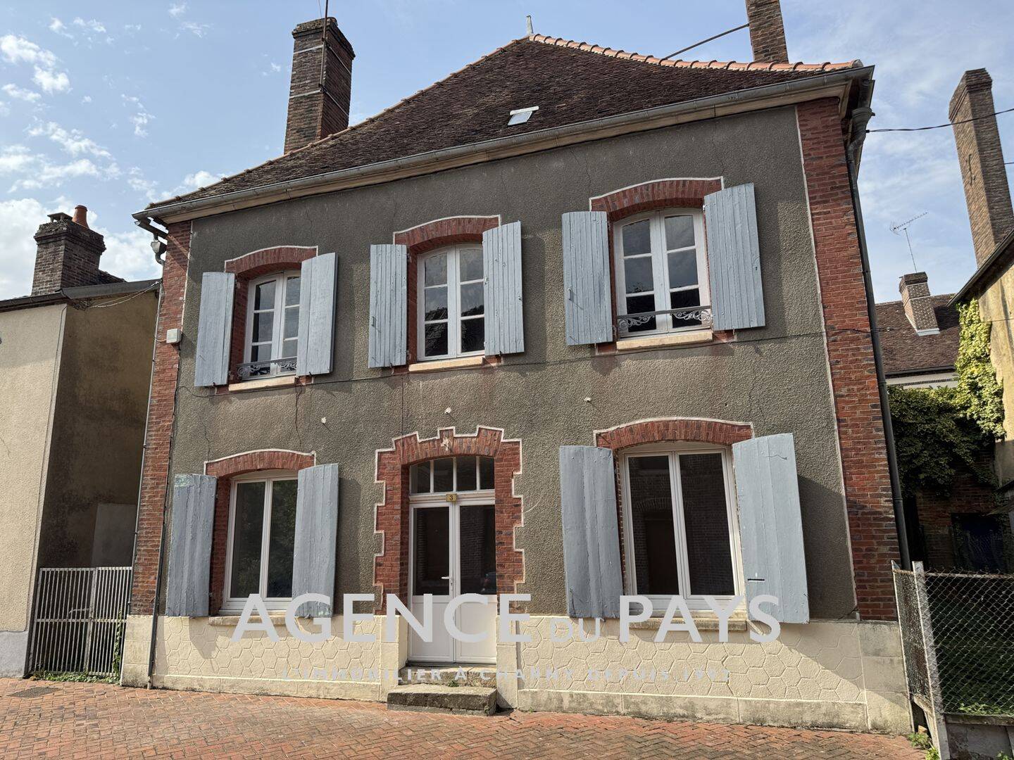 Maison 7 pièces 163 m² · à La Ferté-Loupière · 163 m² · 77 000 €