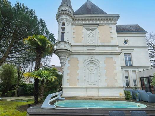 Maison à vendre 1 340 000 € 8 pièces 4 chambres 225 m² 624 m² de terrain Madeleine-Saint Léonard-Justices Angers 49000