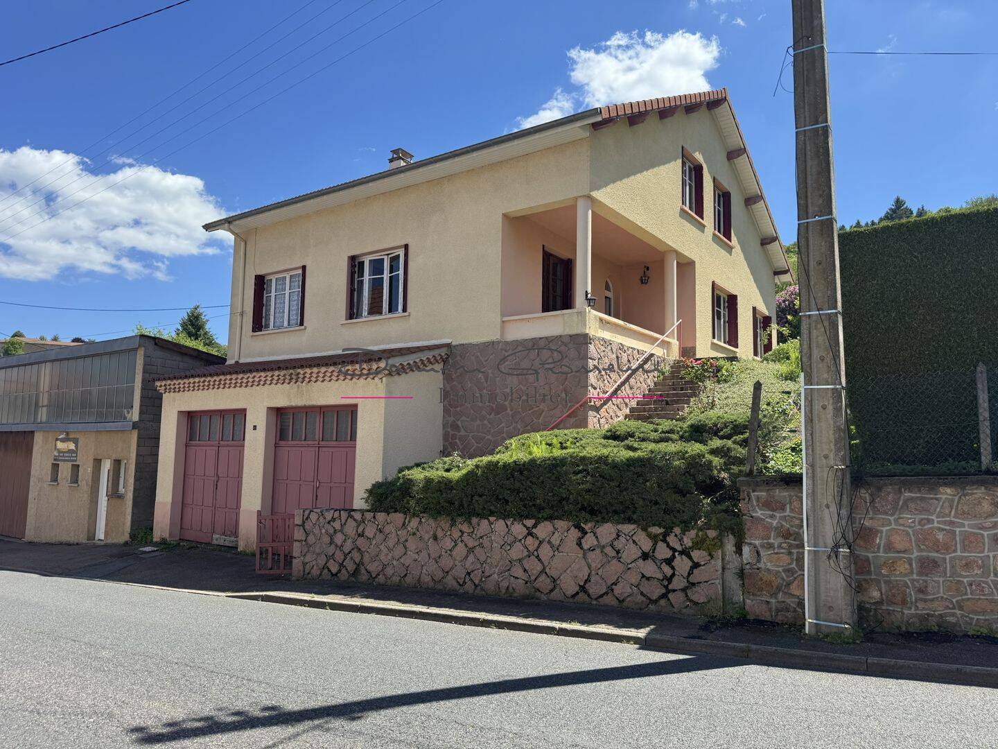 Maison 9 pièces 117 m² · à Cours · 117 m² · 150 000 €